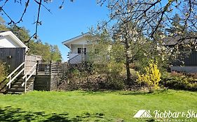 Cozy Cottage On Beautiful Rossoe, Orust Se09130